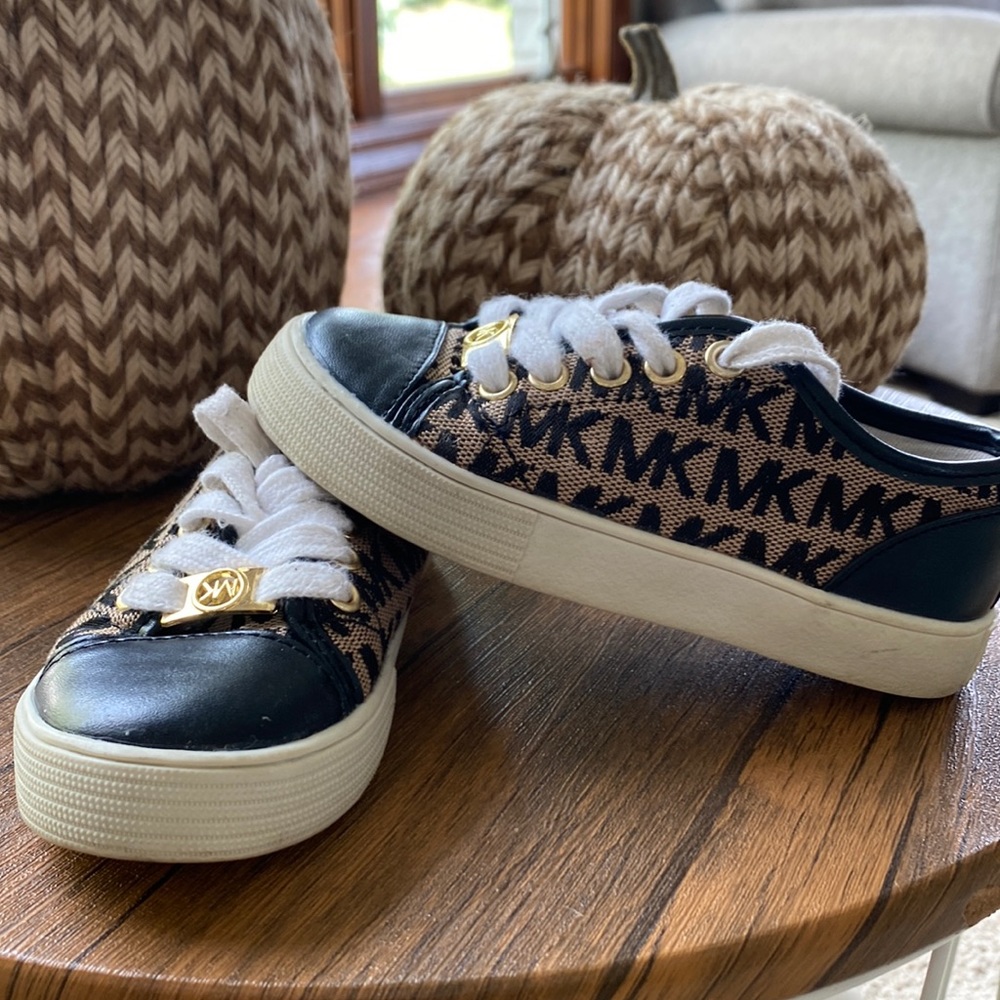 Micheal kors girls shoes